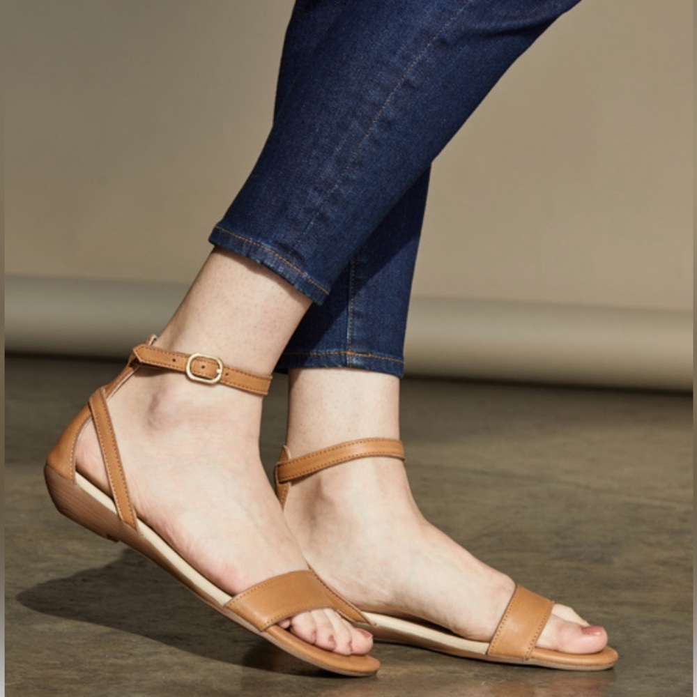 Nisolo Serena Sandal Almond